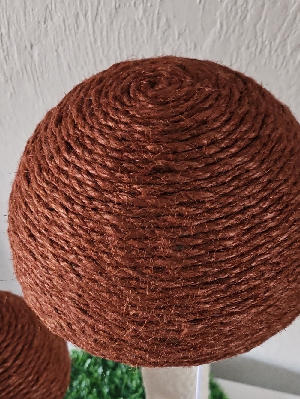 Mushroom-Shaped Cat Scratching Post with Grass Base - Brown - Picture 2 of 4